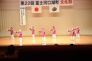芸能発表の舞台(体操)
